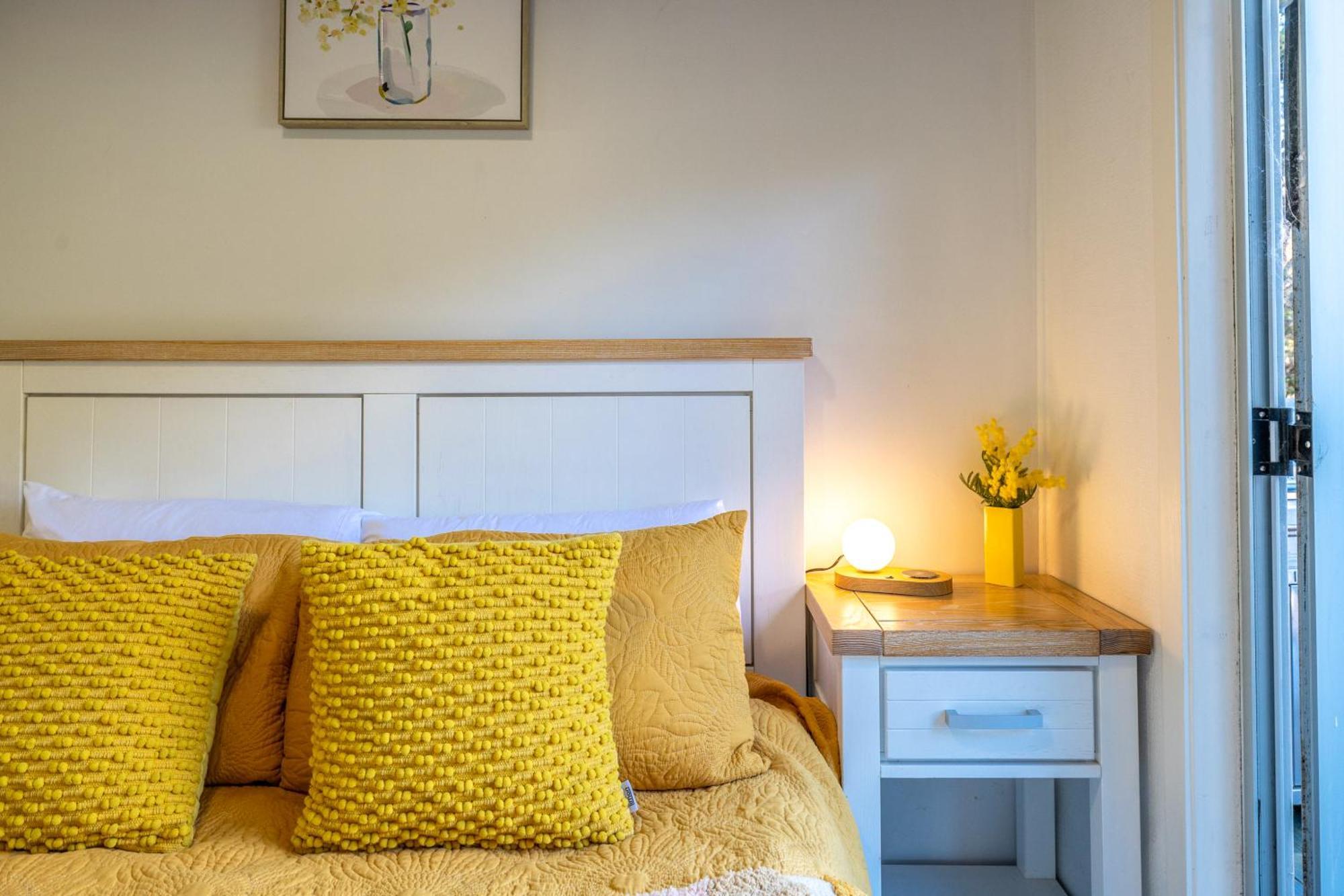 Island Sanctuary - Waiheke Holiday Home Ostend Экстерьер фото