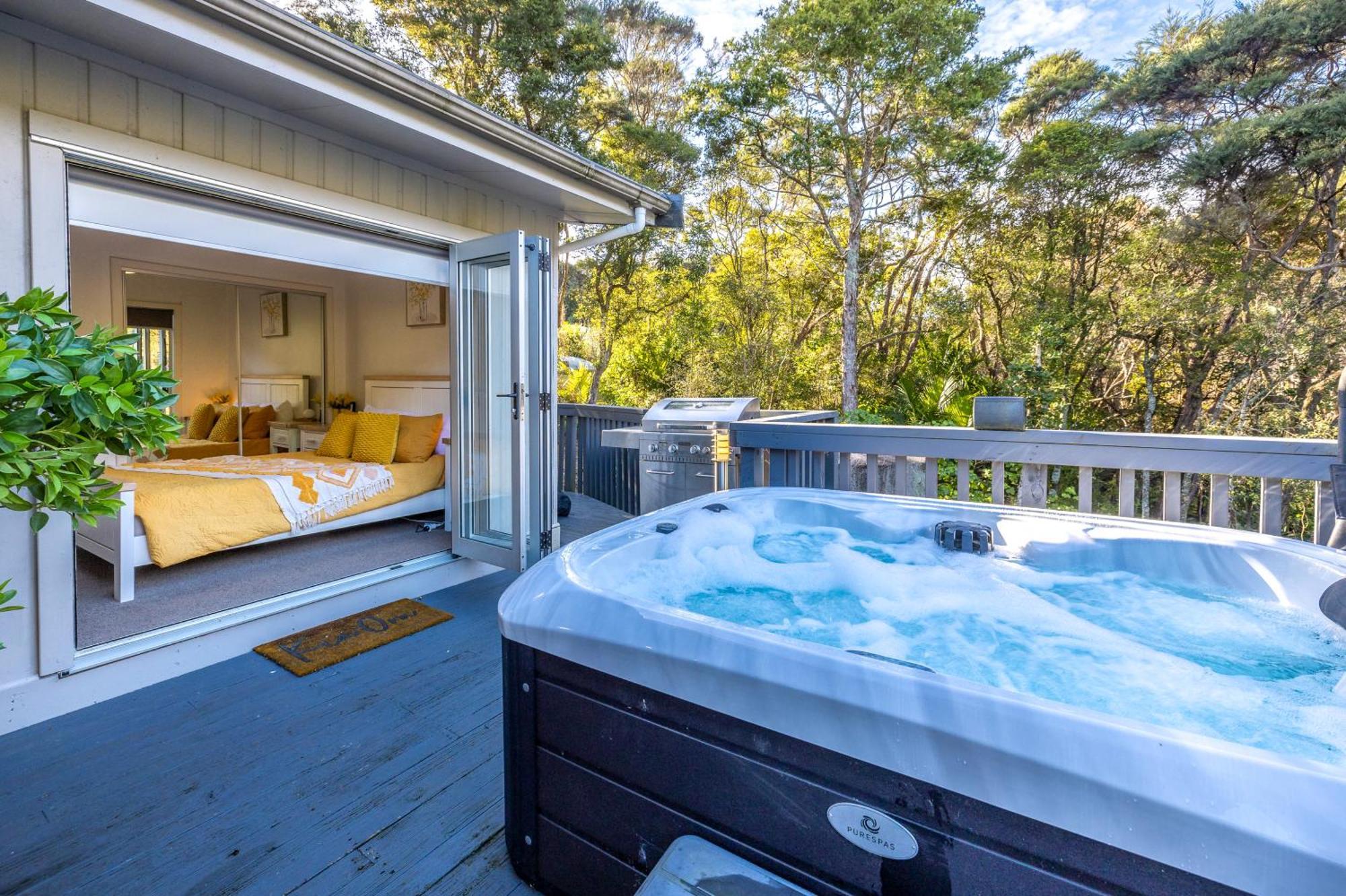 Island Sanctuary - Waiheke Holiday Home Ostend Экстерьер фото